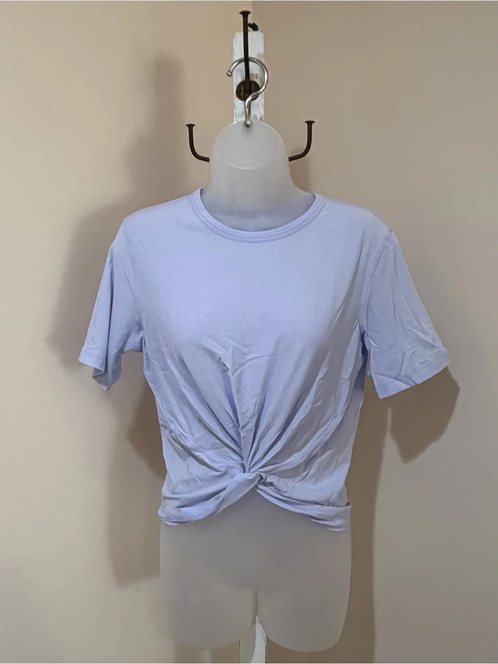 NWOT LULULEMON CRESCENT TEE TWIST FRONT WAIST LENGTH TOP PASTEL BLUE  SIZE 4